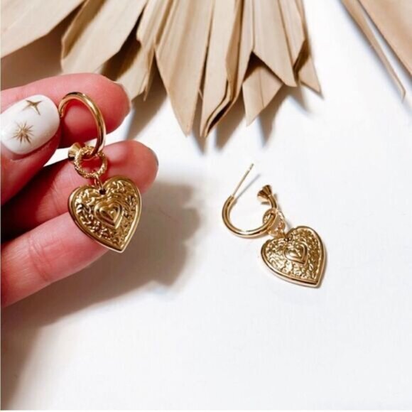 Gold Heart Hoop Earrings N1437 - Picture 5 of 6